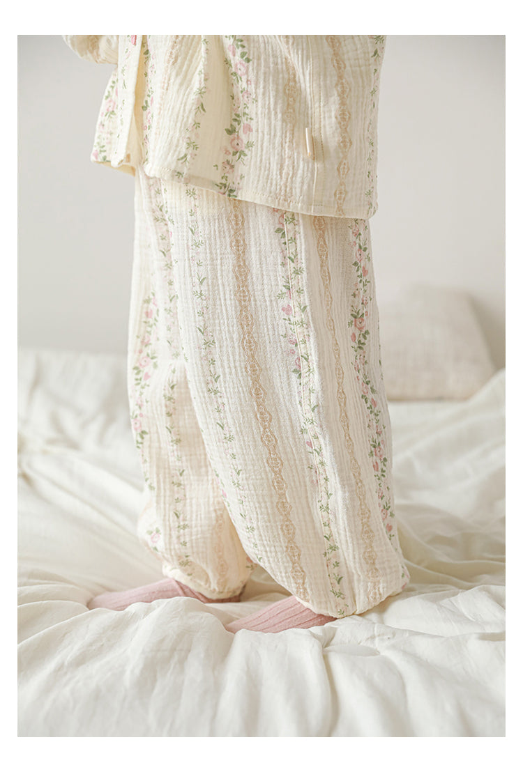 Girls’ summer pyjamas with unique striped floral design and crepe texture
