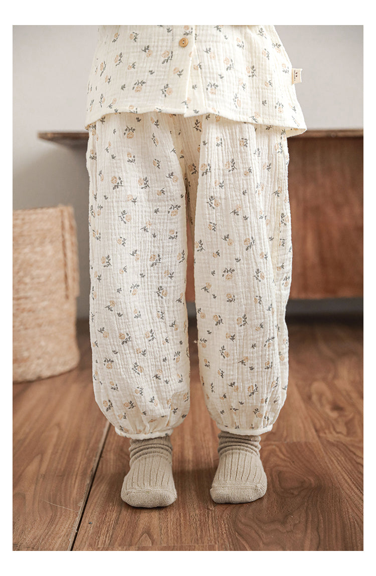 Lightweight cotton pyjamas for girls with delicate floral print