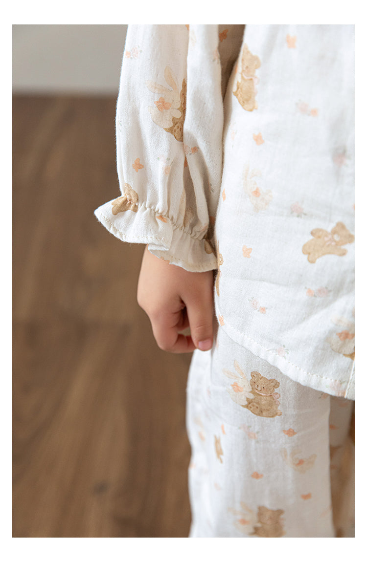 Lightweight girls’ cotton pyjamas with cuffed sleeves and cute bear print