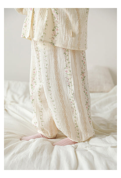 Girls’ summer pyjamas with unique striped floral design and crepe texture
