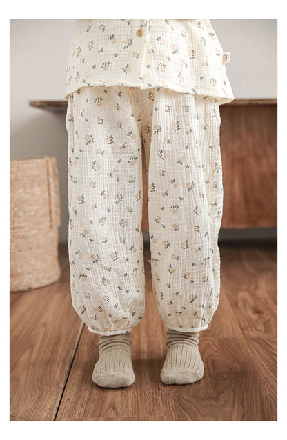 Lightweight cotton pyjamas for girls with delicate floral print